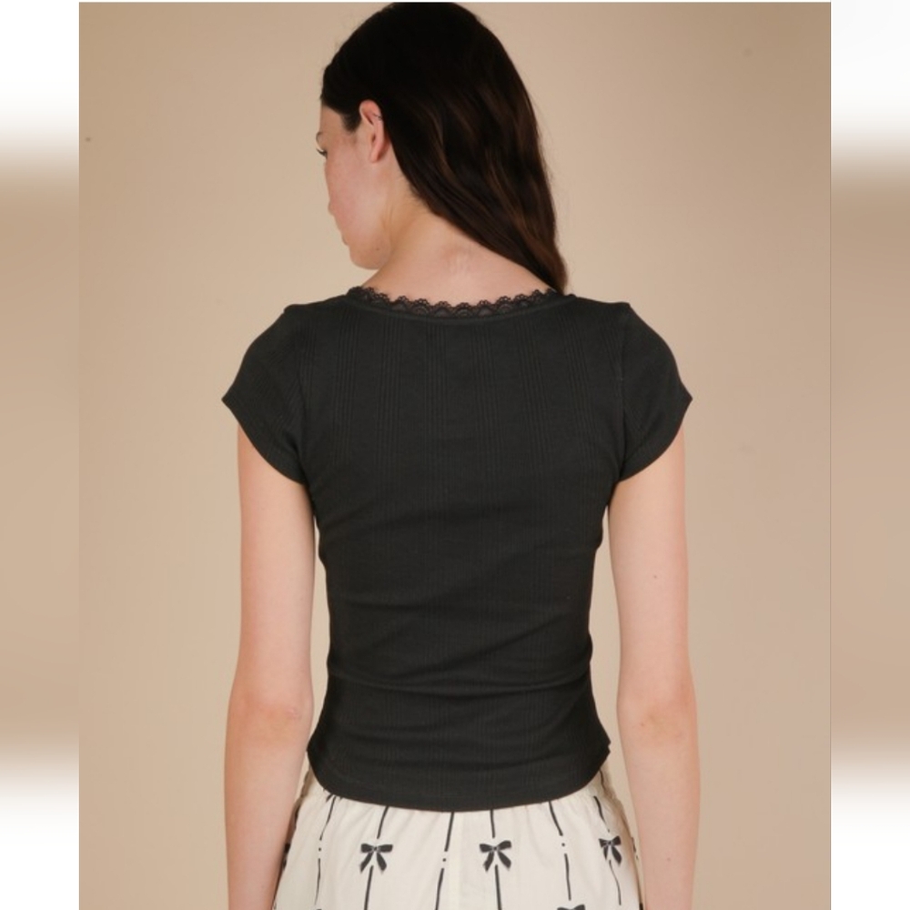 🖤NIP/NWT New In "Onyx🖤 Lace And Bow🎀 Trim Square Neckline Top" Black🖤 Medium - Picture 4 of 15